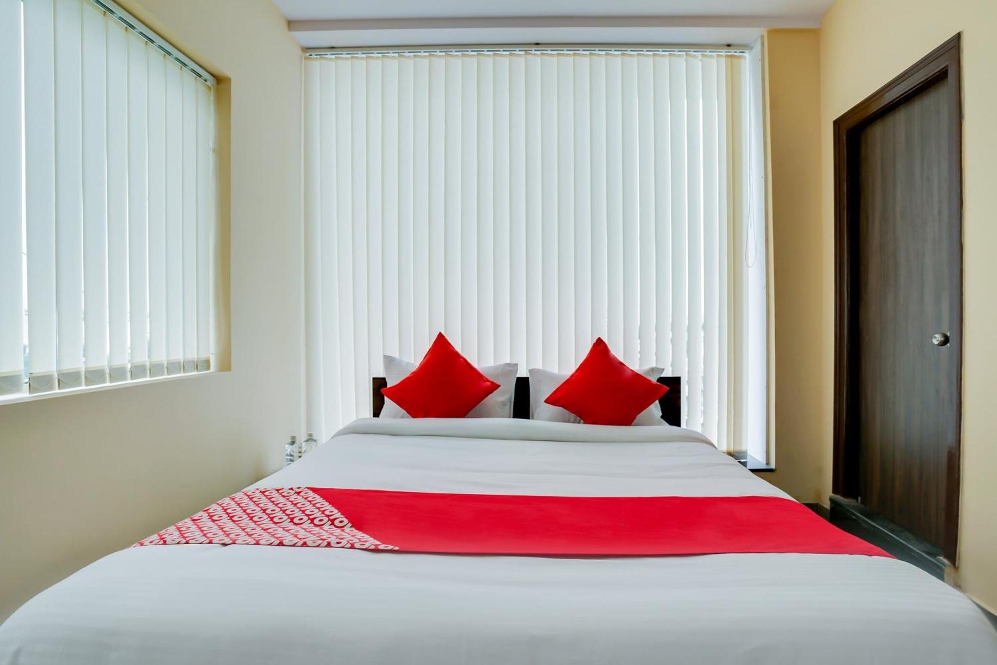 Hotel O Alekhya Residency Cafe Bahar Sururnagar Buitenkant foto