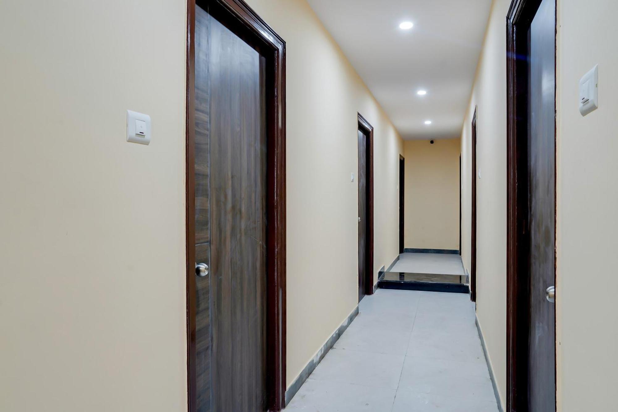 Hotel O Alekhya Residency Cafe Bahar Sururnagar Buitenkant foto