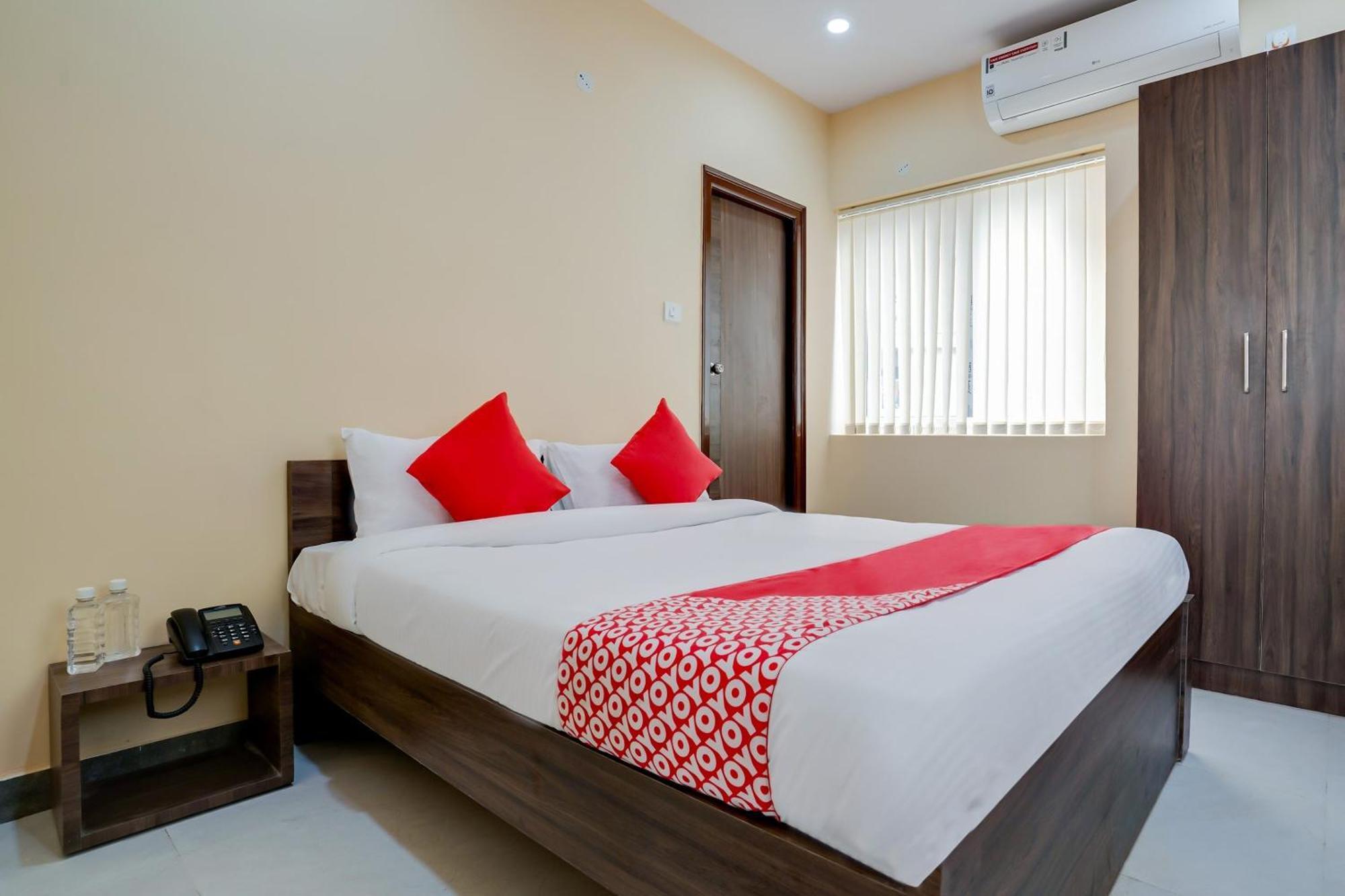 Hotel O Alekhya Residency Cafe Bahar Sururnagar Buitenkant foto