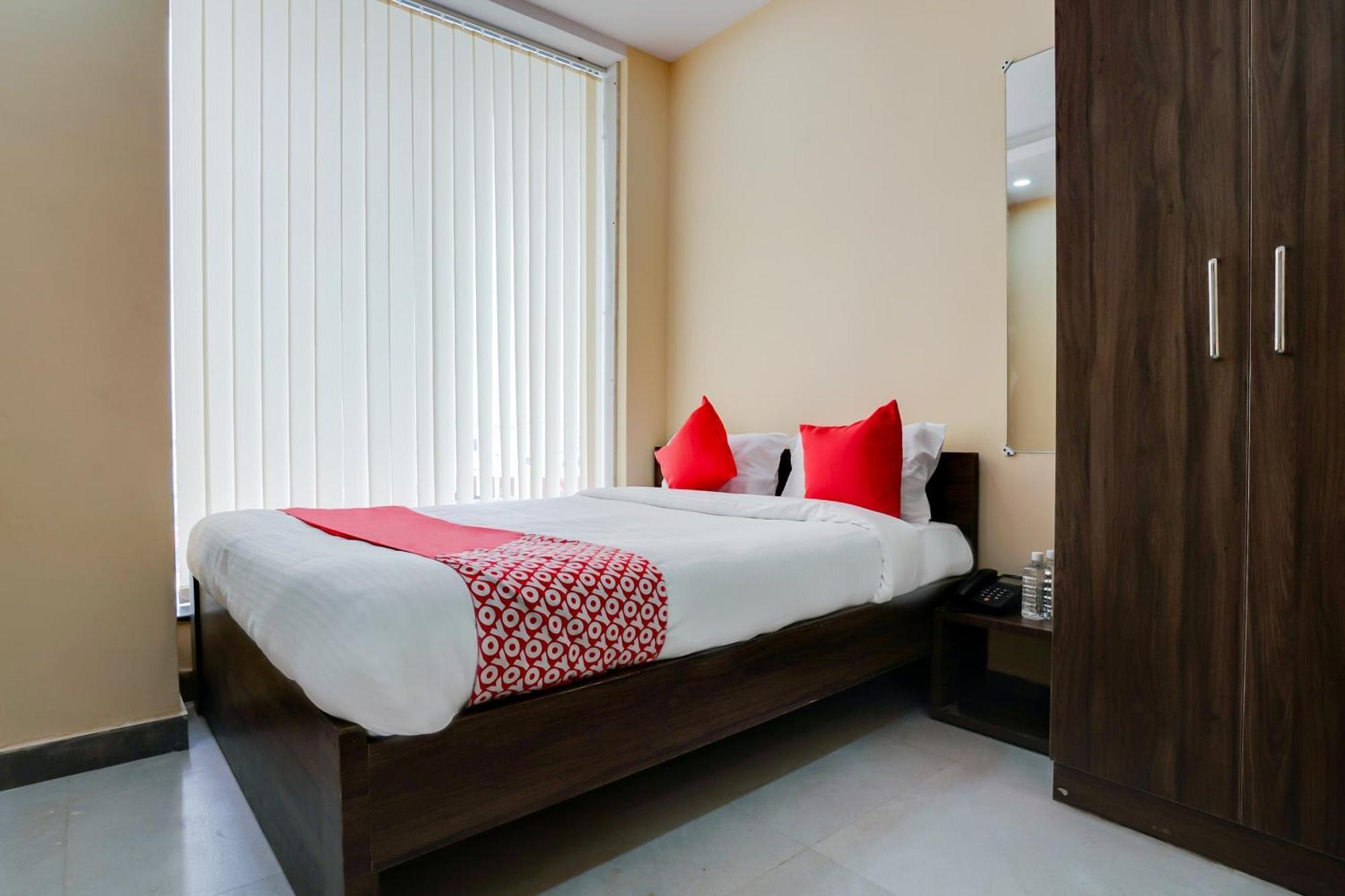 Hotel O Alekhya Residency Cafe Bahar Sururnagar Buitenkant foto