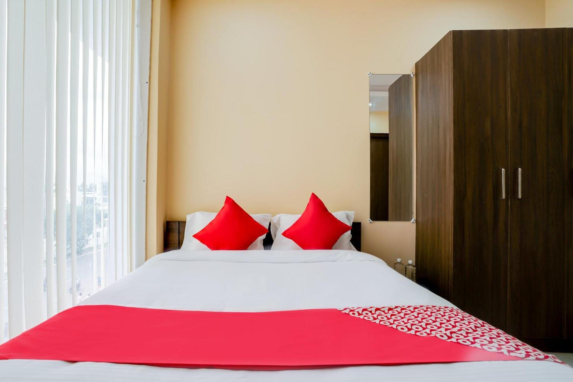 Hotel O Alekhya Residency Cafe Bahar Sururnagar Buitenkant foto
