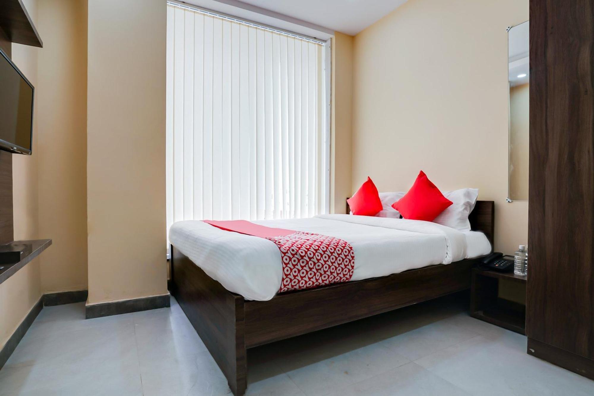 Hotel O Alekhya Residency Cafe Bahar Sururnagar Buitenkant foto