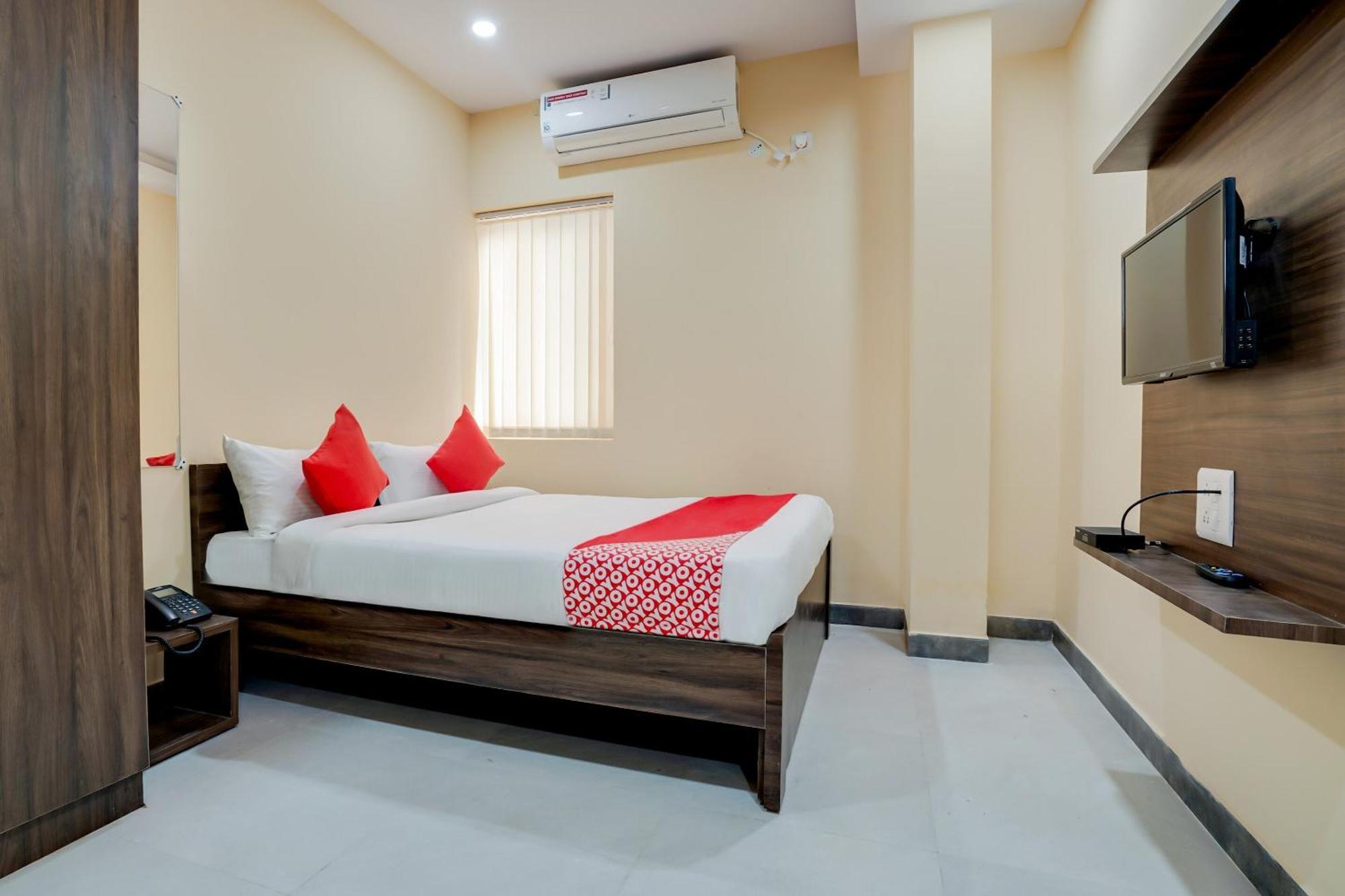 Hotel O Alekhya Residency Cafe Bahar Sururnagar Buitenkant foto