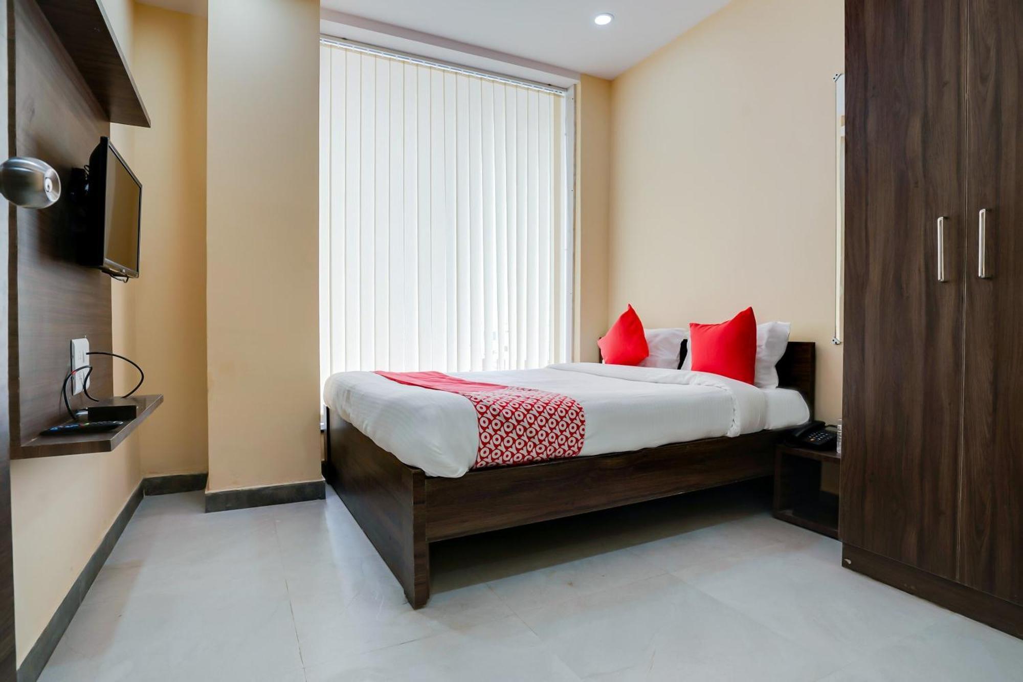 Hotel O Alekhya Residency Cafe Bahar Sururnagar Buitenkant foto