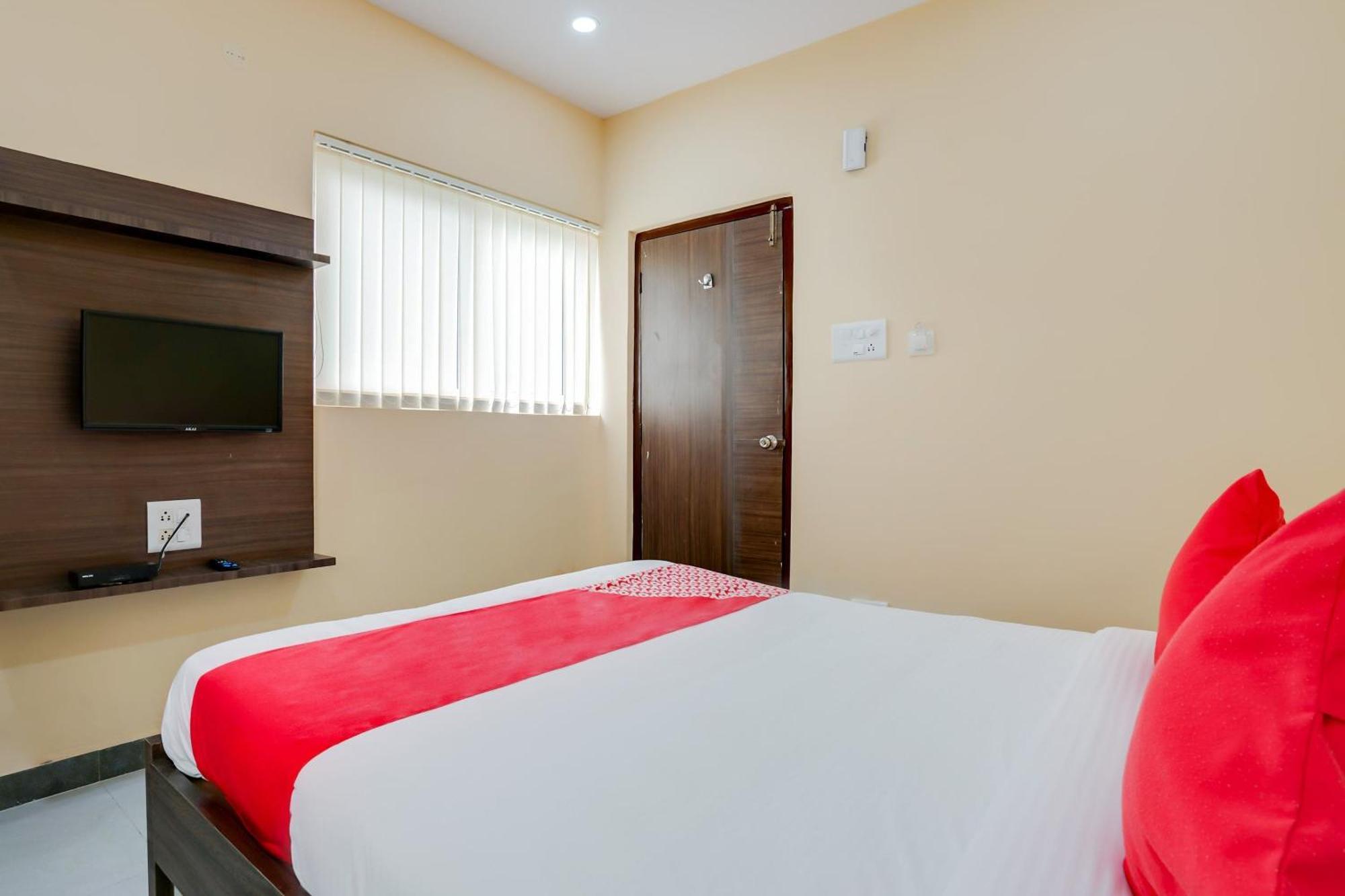 Hotel O Alekhya Residency Cafe Bahar Sururnagar Buitenkant foto